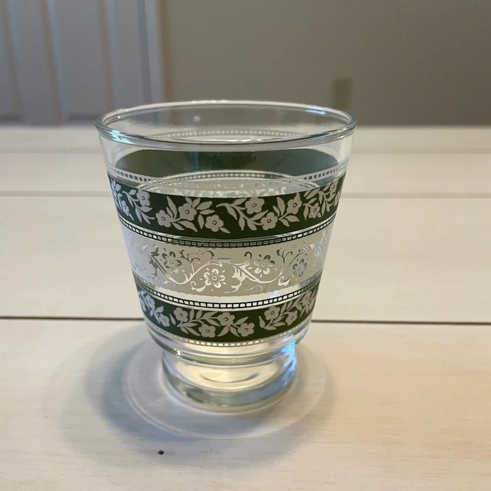 Vintage Libbey Carafe & 6 Juice Glasses from the 1960s Green/ White Floral - Picture 5 of 6